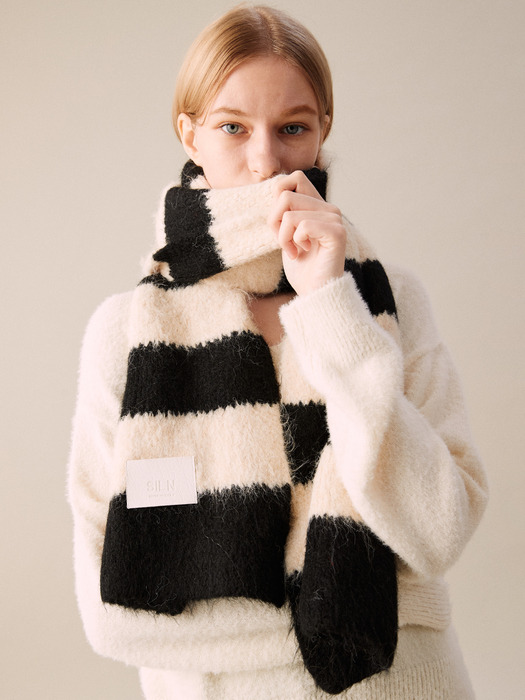 Long fluffy striped knit muffler (BLACK STRIPE)