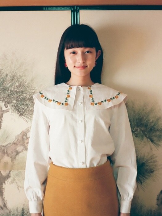 Big Collar Flower Embroidery Blouse : White