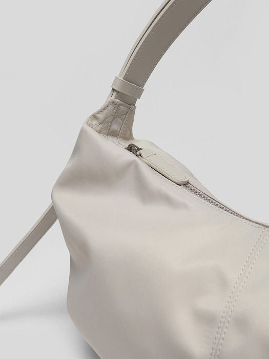 [단독]HT nylon shoulder bag (Salt)