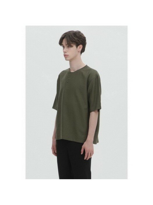 woven top henry-neck short sleeve t-shirt _CWTAM21415KHX