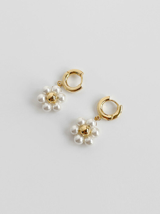 pearl daisy earrings 大