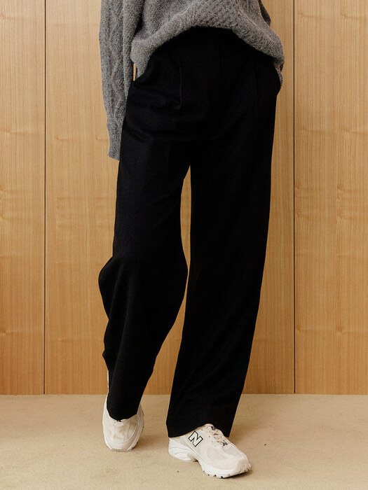 블랙 제이드 헤링본 턱 팬츠 / BLACK JADE HERRINGBONE TUCK PANTS