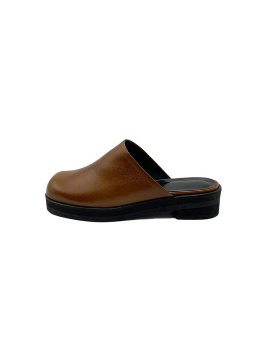  Polished Round Toe Clog / Brown