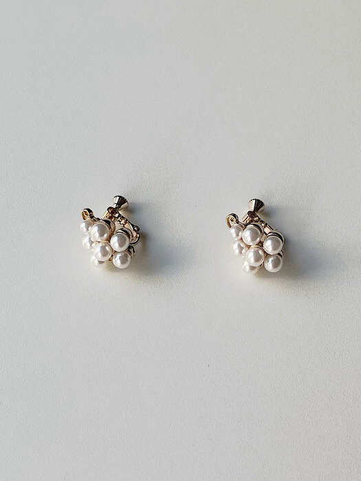 [귀찌변경가능] oar Vintage Grape Pearl Earrings