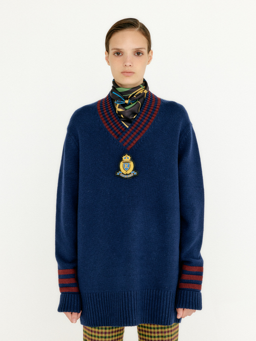 VEBECCA V-Neck Emblem Knit Pullover - Navy