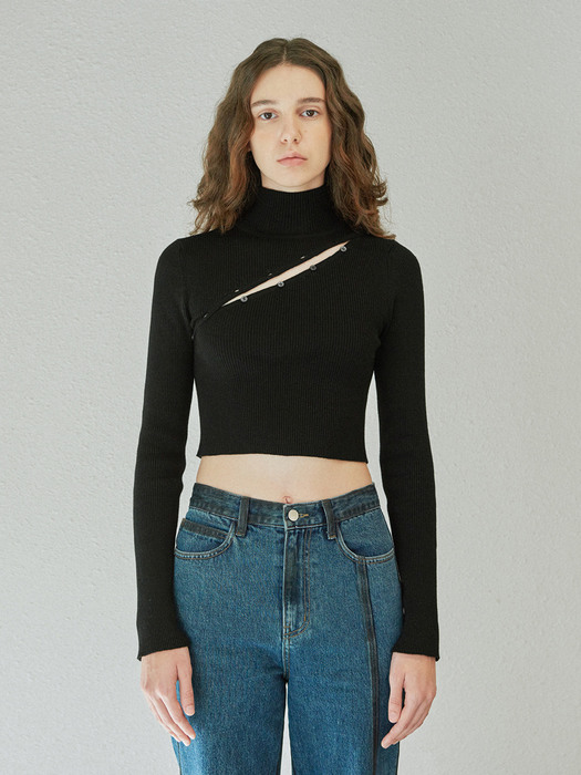 POLO NECK BUTTON KNIT TOP (black)