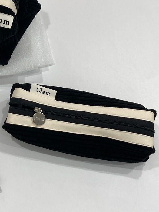 Clam round pencilcase _ Corduroy black