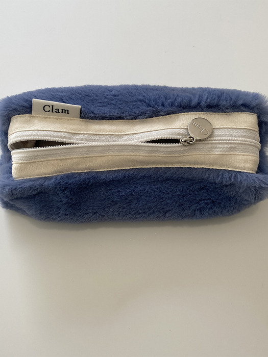 Clam round pencilcase _ Fur Cosy blue