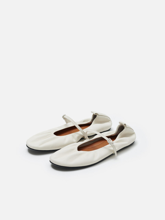 Shirring mary jane shoes Ivory