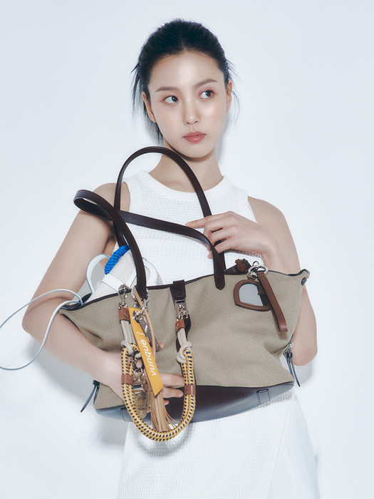 [고민시 PICK] Toque Hola Shopper L (토크 홀라 쇼퍼 라지) Beige