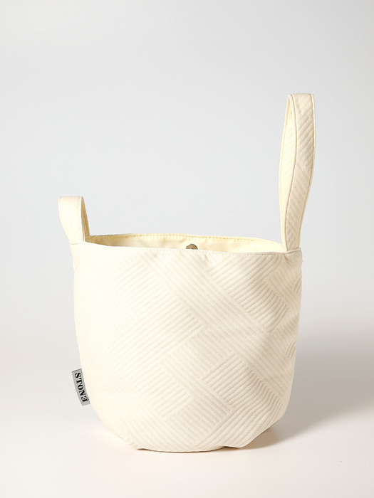 Embossing Dumpling wrist bag_Stripe Ivory