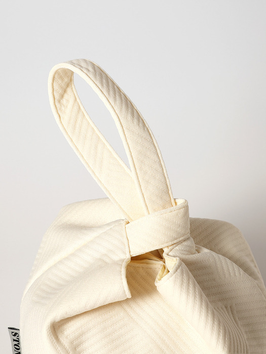 Embossing Dumpling wrist bag_Stripe Ivory