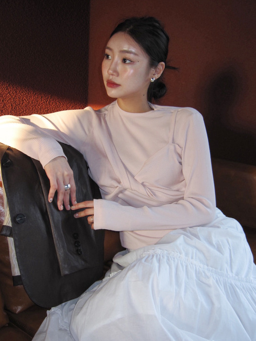 REGGELLO Twist Detail Top(레젤로)_LIGHT PINK