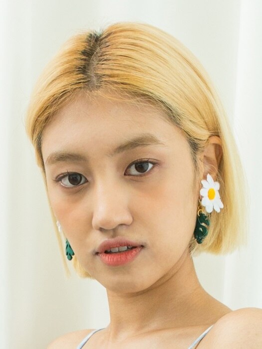 Monstera flower earrings