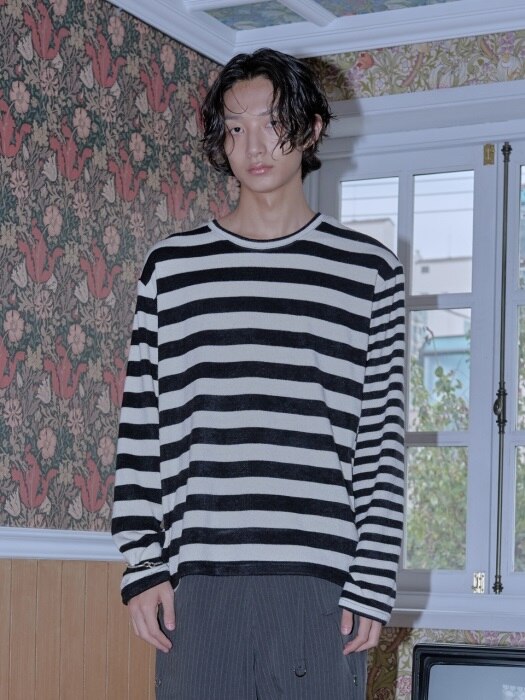 Unisex Unbalanced Striped Sweater - Black & White