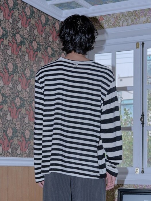 Unisex Unbalanced Striped Sweater - Black & White