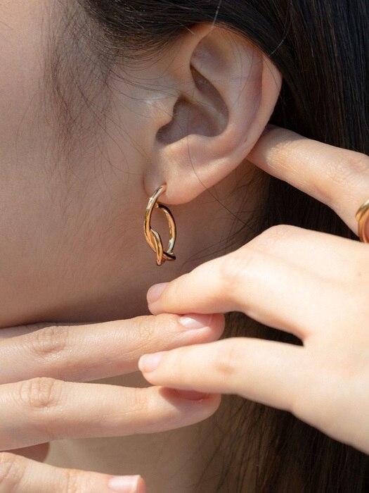 Knot earring
