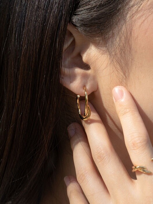 Knot earring
