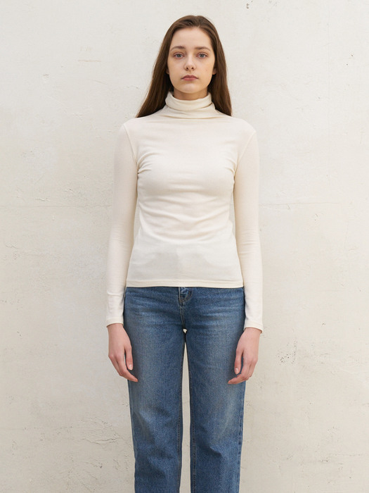 Bluv Minimal Turtle-neck_Cream