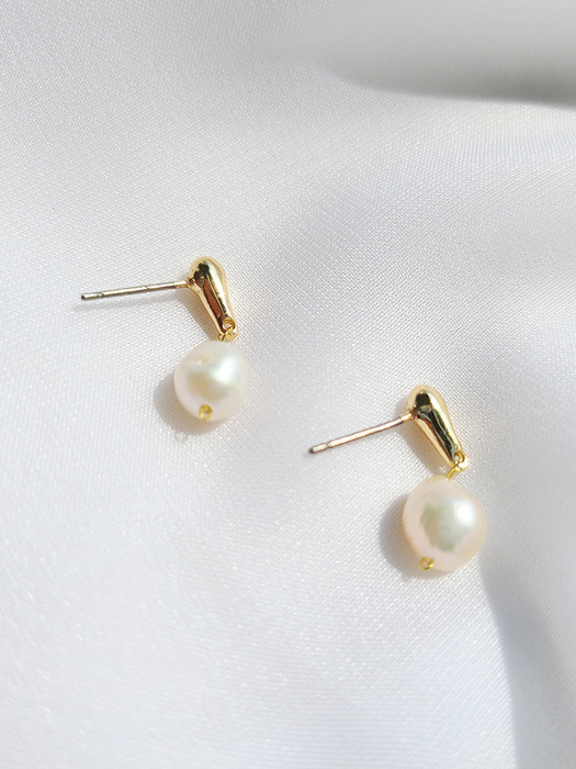 Pearl drop Earrings
