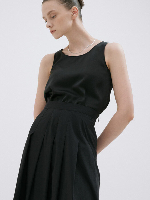 SATIN SLEEVELESS TOP (BLACK)