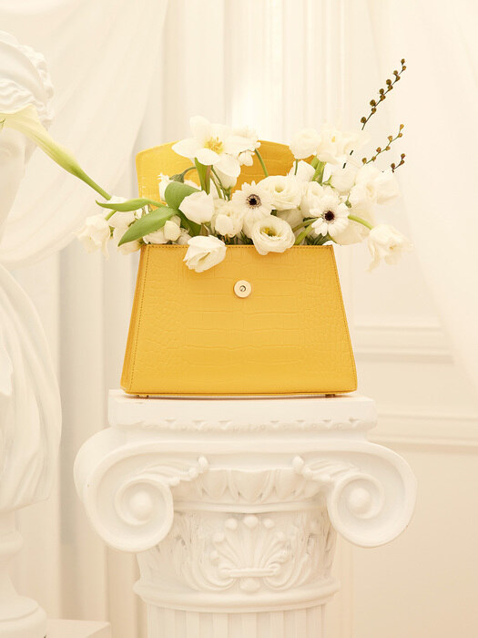 Grace Plie Middle Bag (Yellow)