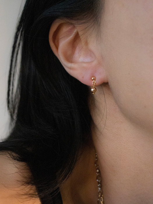 Choco pearl mini earring
