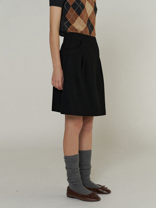 Half-Moon Pocket Skirt in Black