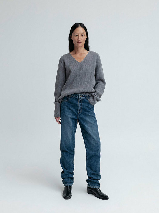 Cashmere V-Neck Sweater / Gadget Gray