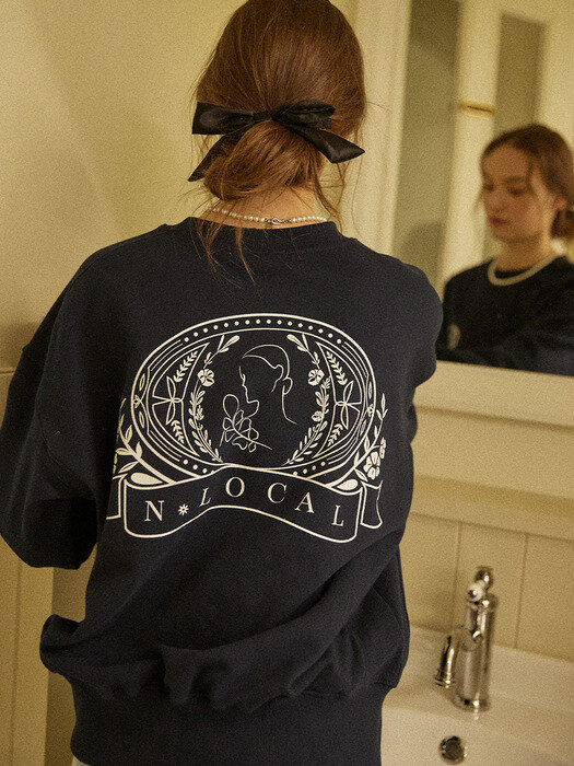 Silhouette Back Point Sweatshirt - Navy