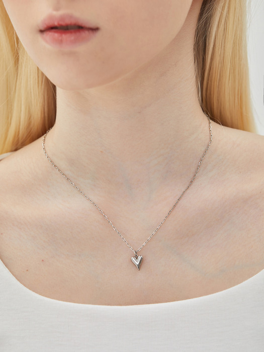 HEART PENDANT SURGICAL CHAIN NECKLACE