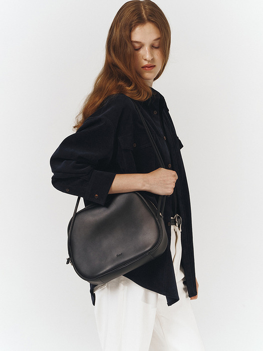 PEBBLE LEATHER SHOULDER BAG BLACK_UDBA3E204BK