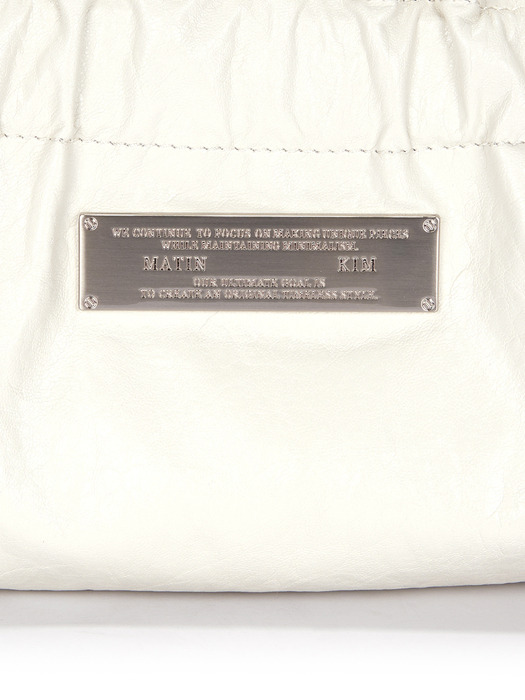 FAUX LEATHER SEASHELL BAG IN IVORY