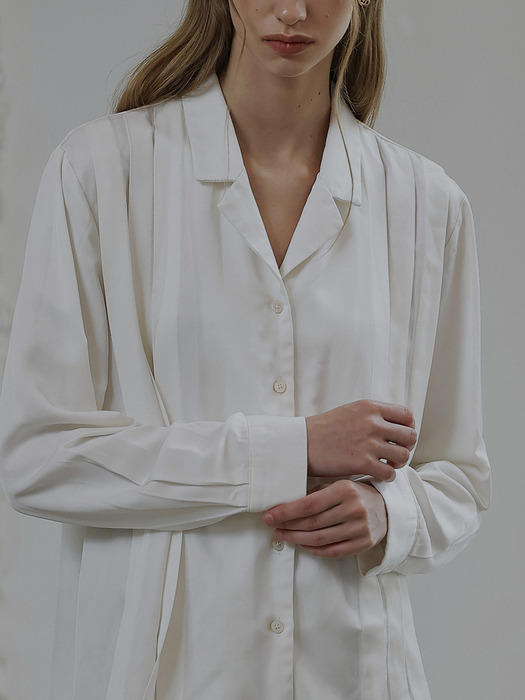 Open Collar Pleats Blouse [Ivory]