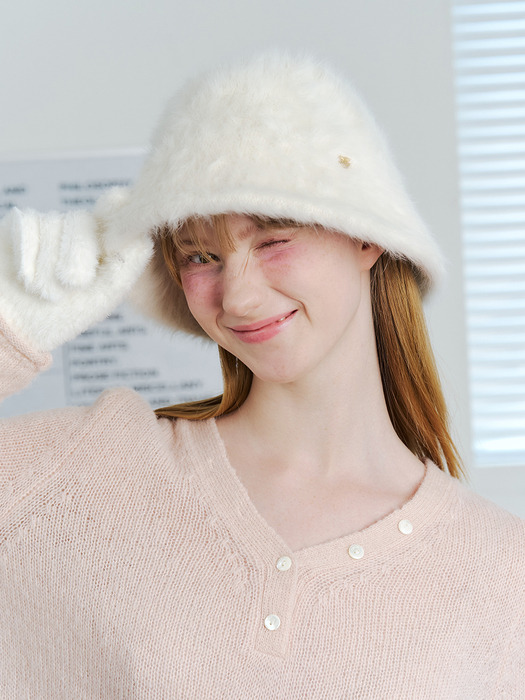 classic heart angora bucket hat_white