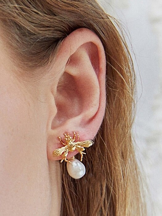 Flying bee earrings