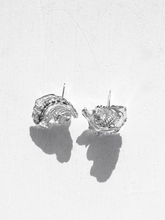 The Unbalance Fractured Shell Earring
