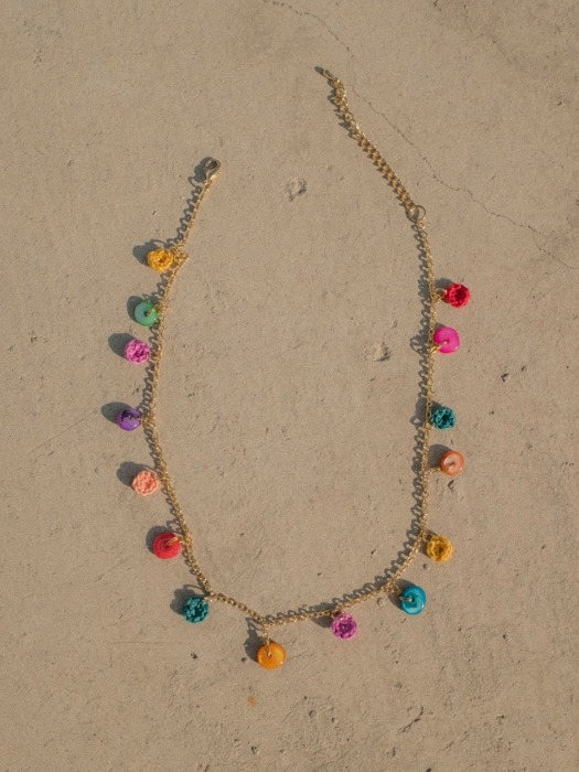 Rainbow color chip necklace