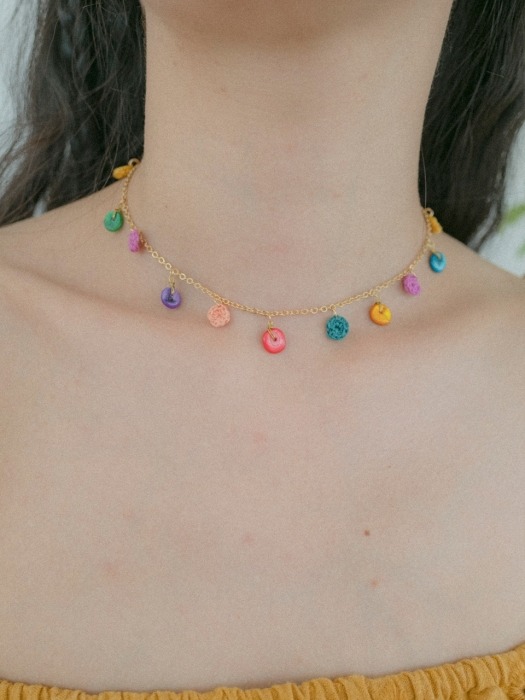Rainbow color chip necklace