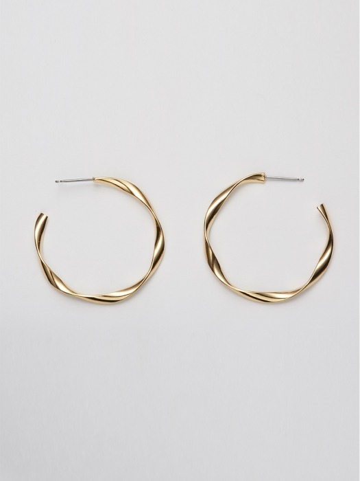 LARGE WAVE HOOP EARRING