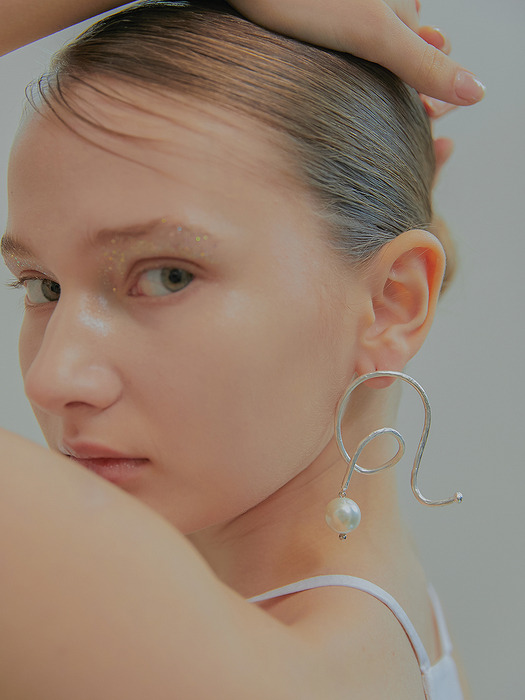 effect line pearl earring - silver