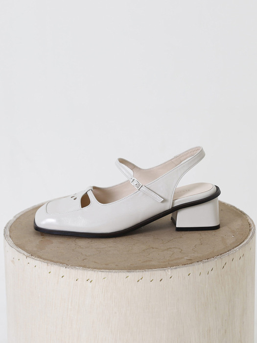 square mary janes cream