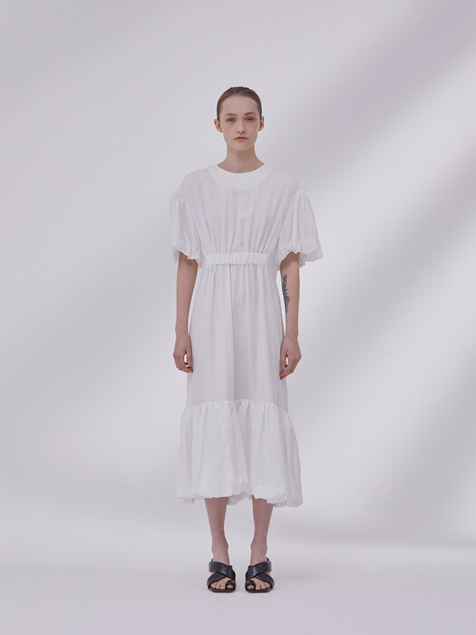 DEMERE HALF-SLEEVE SHIRRING DRESS  (WHITE)