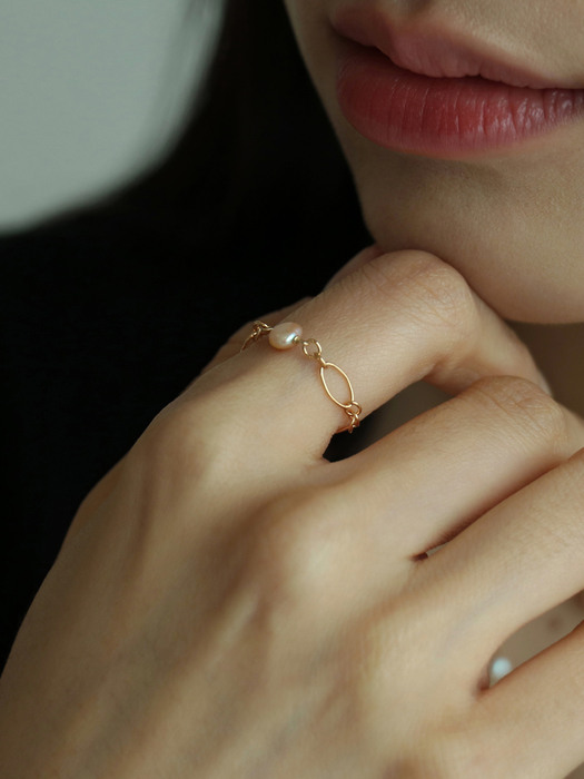 baby baroque pearl ring