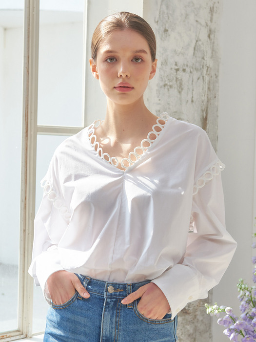 planet-97 V lace neck blouse_white