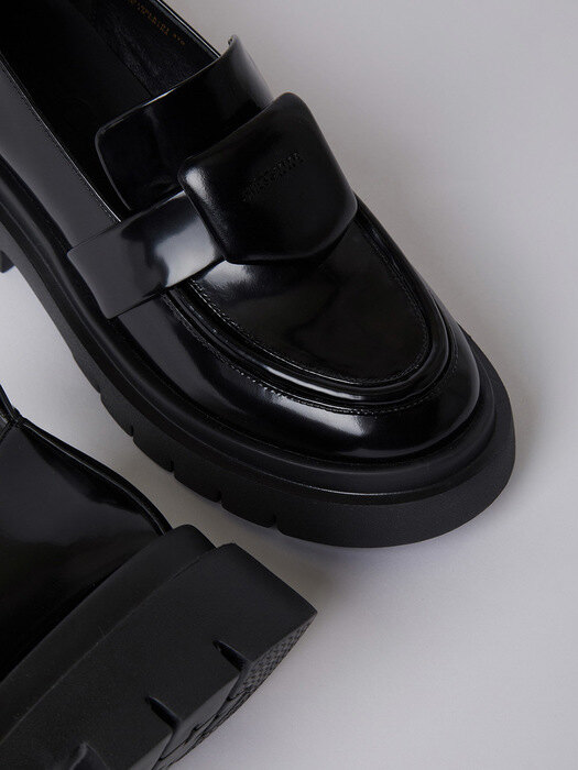 Glossy walker loafer(black)_DG1DA22510BLK