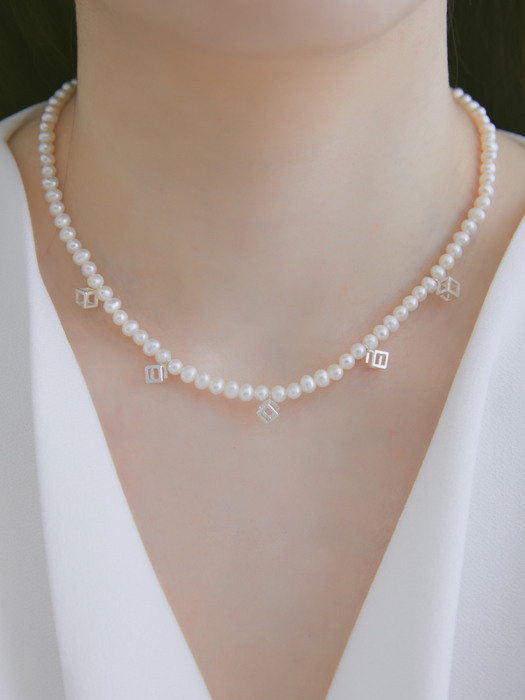 Penta Frame Cube Pearl Necklace