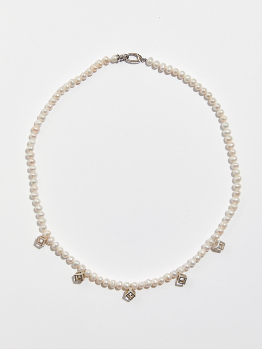 Penta Frame Cube Pearl Necklace