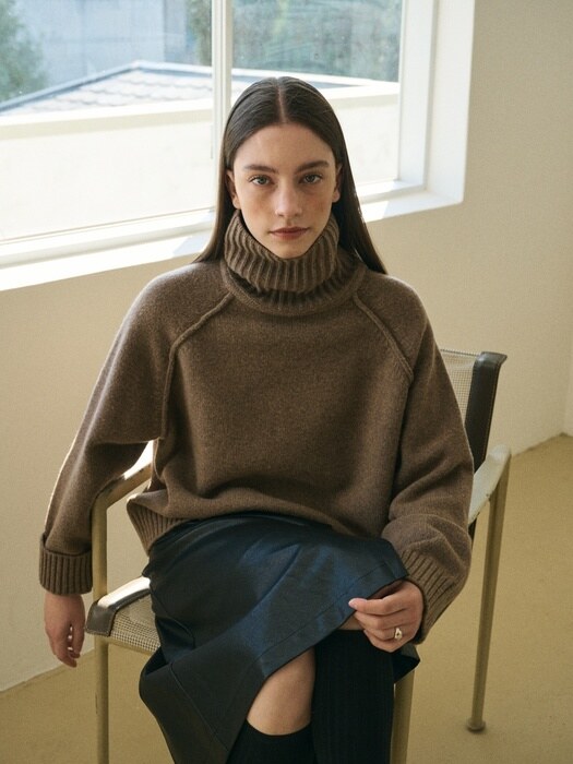 WOOL TURTLE NECK PULLOVER_BROWN