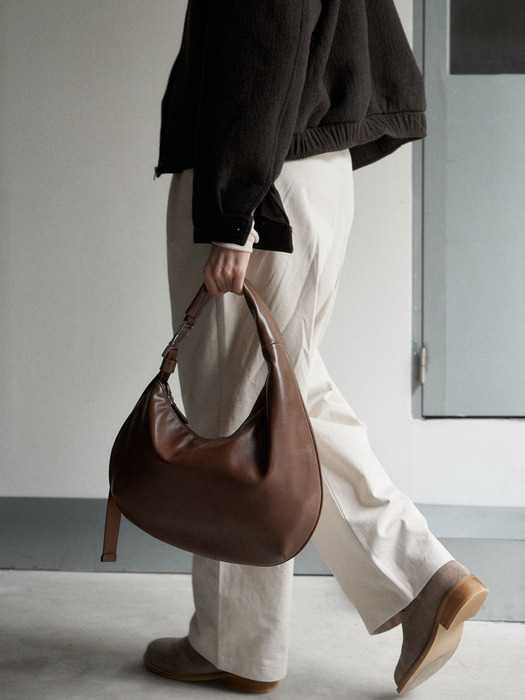 [단독]UNBALANCE HOBO BAG_brown